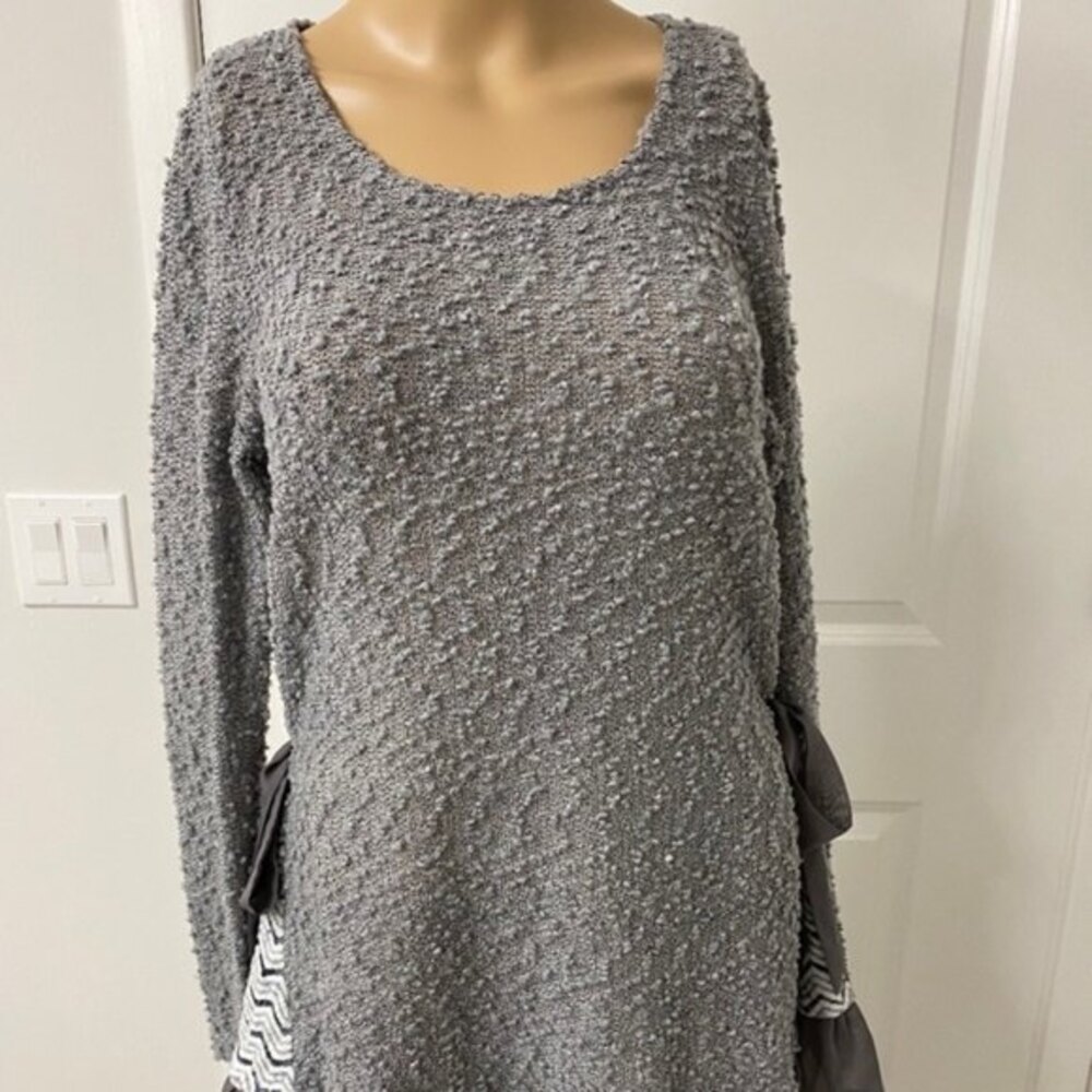 Altard State Textured Gray Ruffle Hem Tunic Top. Medium.